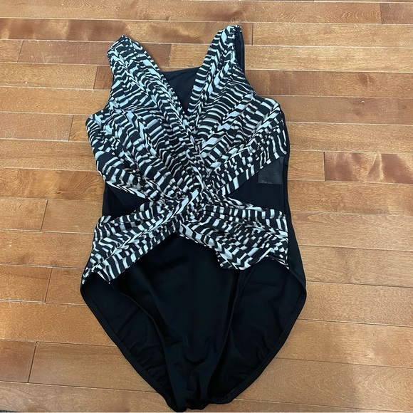 Miraclesuit Palma Tummy Control Swimsuit New without tags